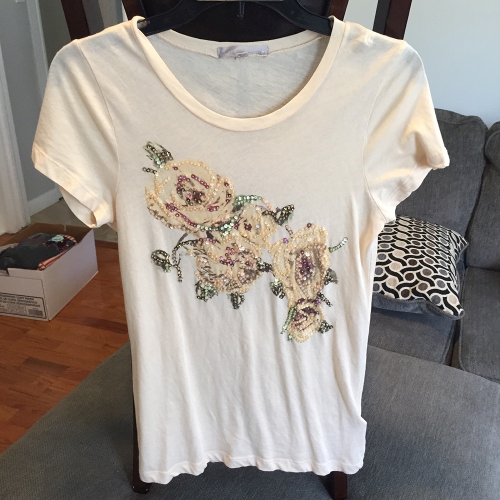 Creme tshirt with design. 100% cotton